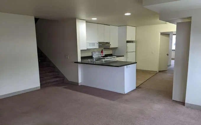 Rental listing in Near West (campus), Madison. Contact the landlord or property manager direct about rental.