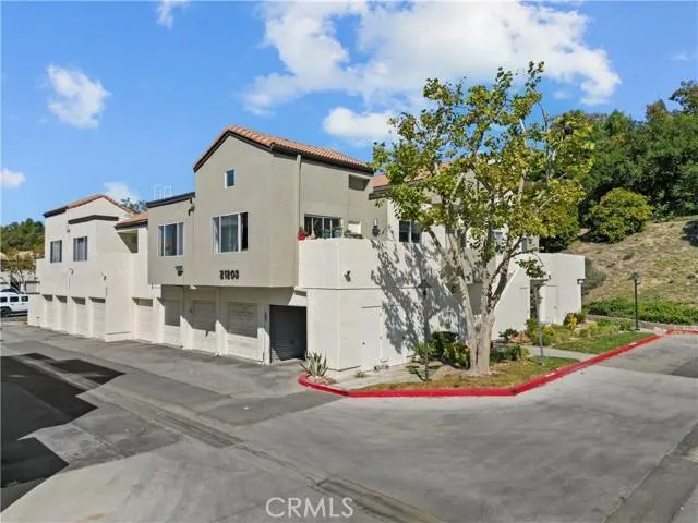 21203 Trumpet 103, Newhall CA 91321 for Sale