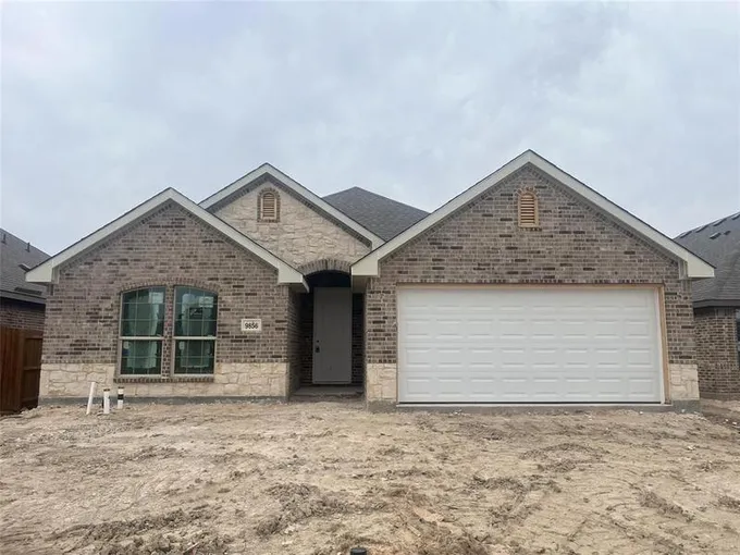 9856 Mescalbean Blvd, Fort Worth, TX 76036 for Sale