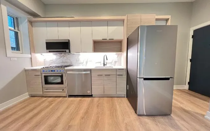 Rental listing in Lakeview, North Side. Contact the landlord or property manager direct about rental.