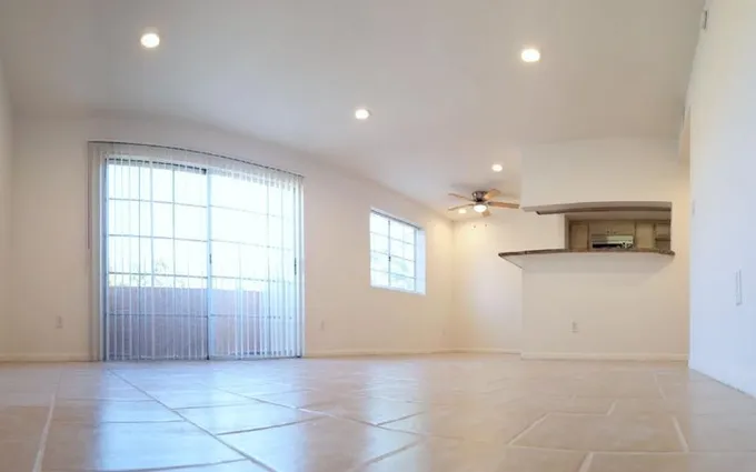 Rental listing in North Hollywood, San Fernando Valley. Contact the landlord or property manager direct about rental.