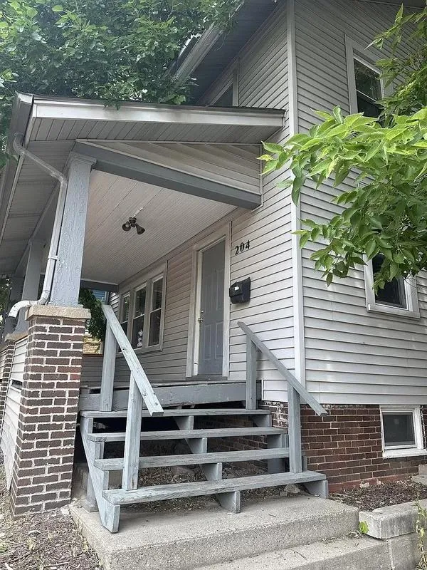 Rental listing in Urbana, Champaign County. Contact the landlord or property manager direct about rental.