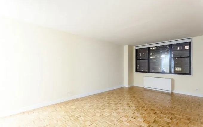 Rental listing in Upper East Side, Manhattan. Contact the landlord or property manager direct about rental.