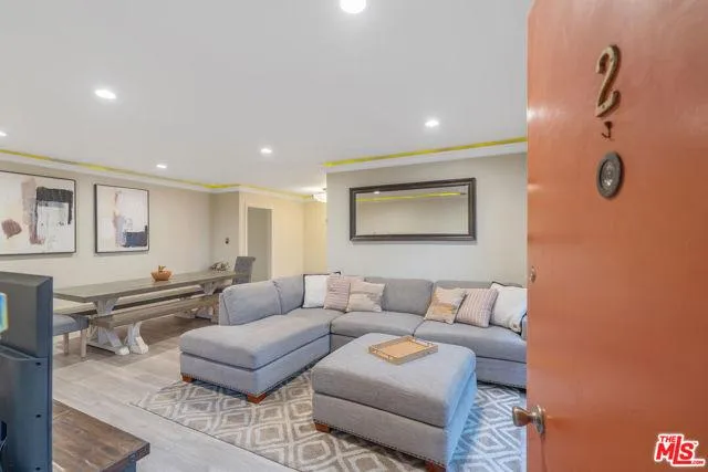 940 7th 2, Santa Monica CA 90403 for Sale