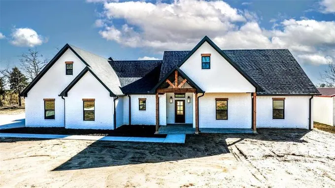 7 Silver Spur Dr, Mount Pleasant, TX 75455 for Sale