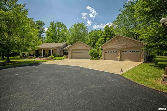 1300 SHAWNEE TRL, Carterville, IL 62918 Single Family Residence For Sale  MLS# EB452026 for Rent