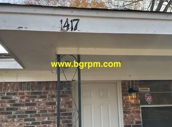 1417 Phillip Dr - Jacksonville, AR 72076 - Home For Rent