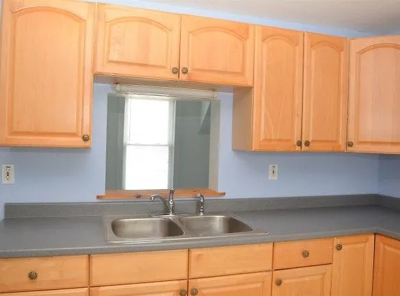 7 Clark St #2 - Lebanon, NH 03766 - Home For Rent