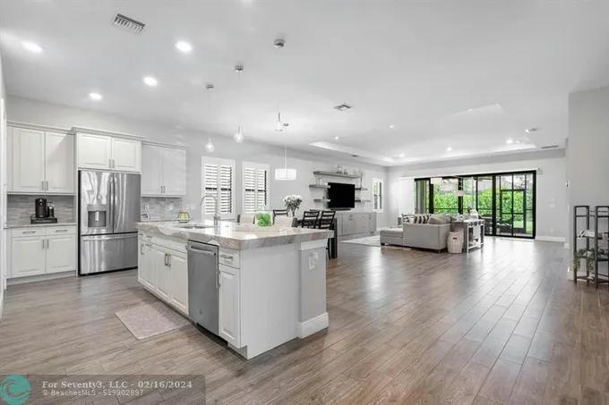 11765 BAYVIEW CIR, Parkland, FL 33076 Single Family Residence For Sale  MLS# F10421982