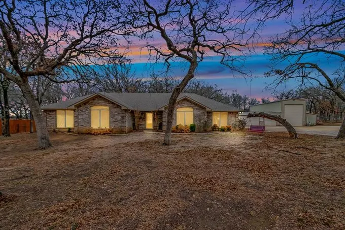 307 Private Road 3360, Paradise, TX 76073 for Sale