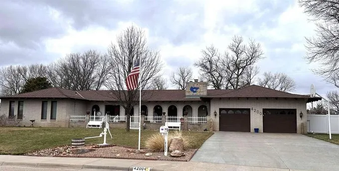 4200 Quail Creek Dr, Great Bend, KS 67530  623655313 for Sale