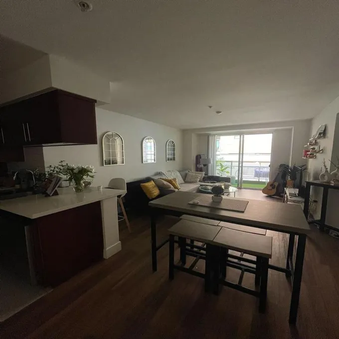 Rental listing in Santa Monica, West Los Angeles. Contact the landlord or property manager direct about rental.