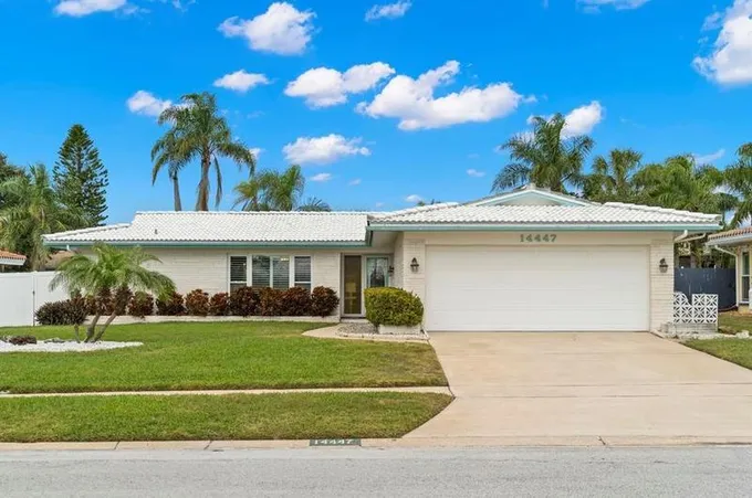 14447 Yacht Club Blvd, Seminole, FL 33776 - MLS U8227822 for Sale
