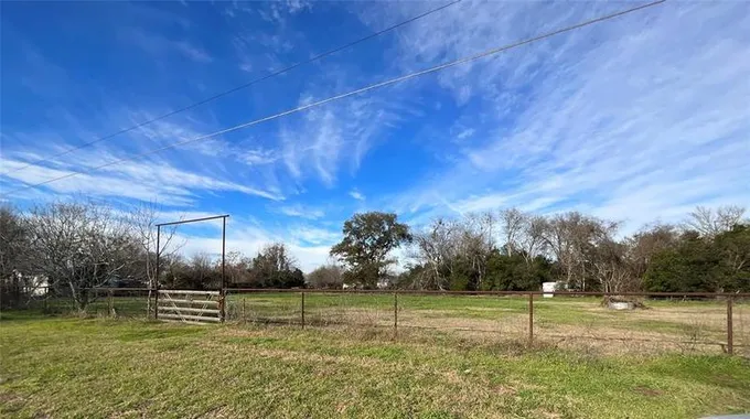 000 SE 2nd St, Smithville, TX 78957 for Sale