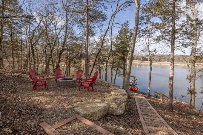 2726 Frieden Pass Dr, Innsbrook, MO 63390 - MLS 24008012 for Sale