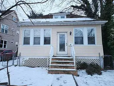 Rental listing in Maplewood, Esinteraction County. Contact the landlord or property manager direct about rental.