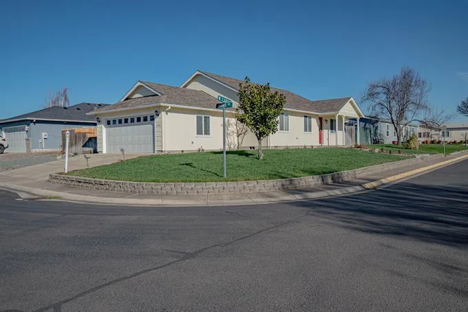 1141 Hawk Drive, Central Point OR 97502 for Sale