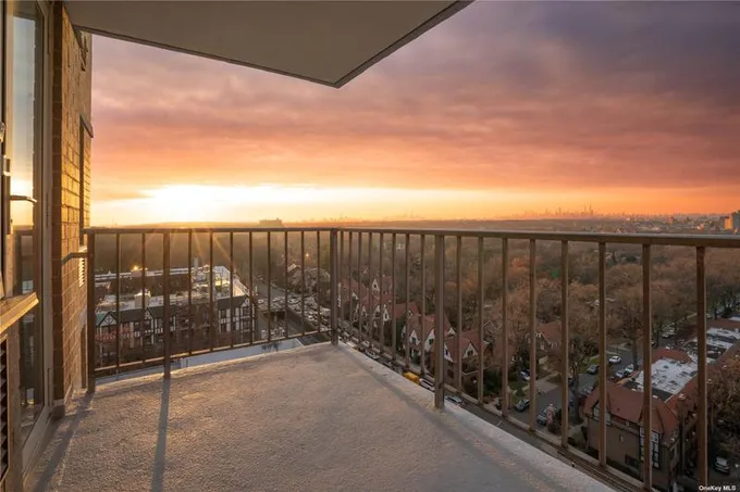118-18 Union Turnpike, Unit 17G for Sale