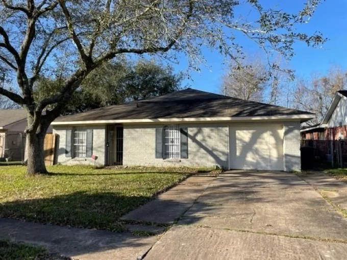11710 Bay Cedar Dr, Houston, TX 77048 for Sale