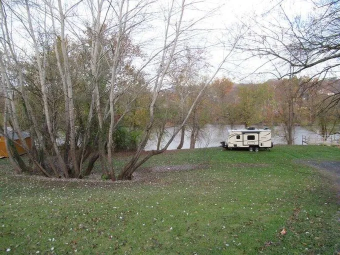 . SENECA TRAIL, RONCEVERTE, WV 24970  623274149 for Sale