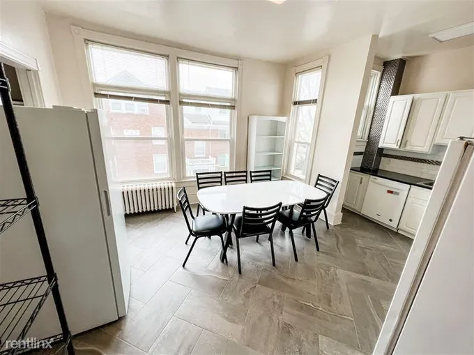 Furnished Ann Arbor Central, Ann Arbor Area room for rent in 5 Bedrooms, Apartment for 900 per month. Room ID 4739846