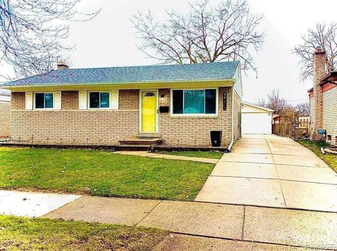 29115 N Elmwood Street E, Roseville, MI 48066 - MLS 20240005752 for Sale