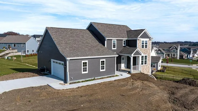 3718 Howell Oaks Drive, Waukesha, WI 53188 for Sale