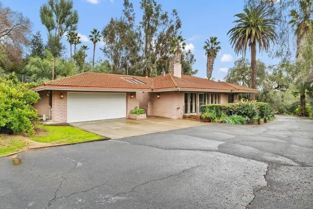 2174 N Ash St, Escondido CA 92026 for Sale