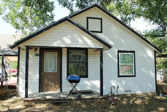 433 West Ayers Street, De Leon, TX 76444 for Sale