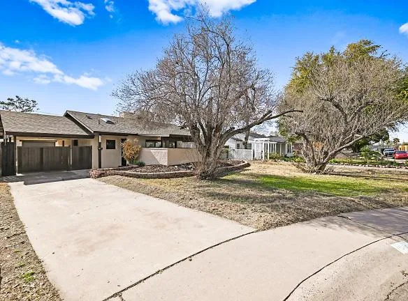 1919 East Montecito Avenue - Phoenix, AZ 85016 - Home For Rent