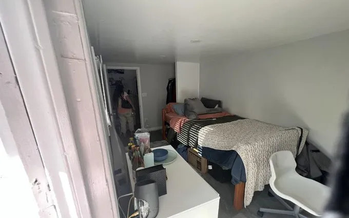 Furnished Downtown, Metro Los Angeles room for rent in 5 Bedrooms, Apartment for 1100 per month. Room ID 4738823