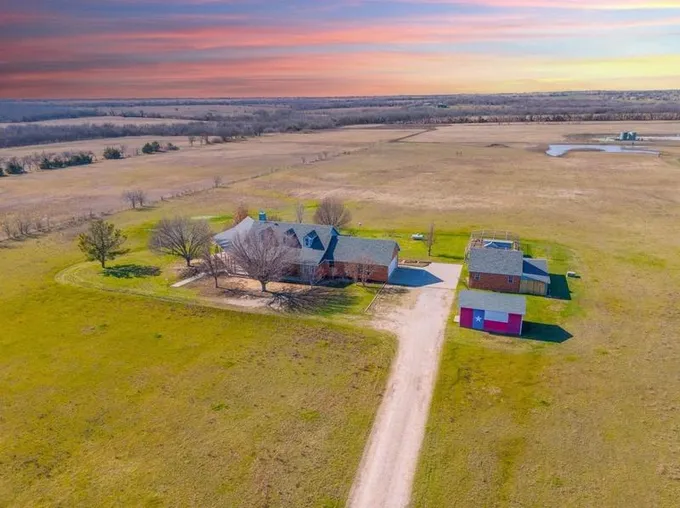7097 Freeman Rd, Krum, TX 76249 - MLS 20517248 for Sale