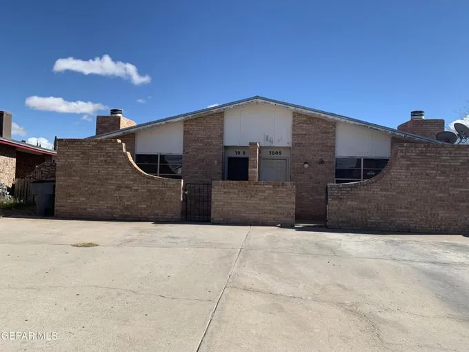 3008-3010 Barkarian, El Paso, TX 79936 for Sale