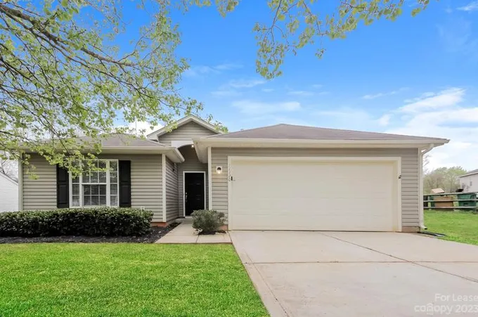 11120 Amberglades Ln, Charlotte, NC 28215 - MLS 4105980 for Rent
