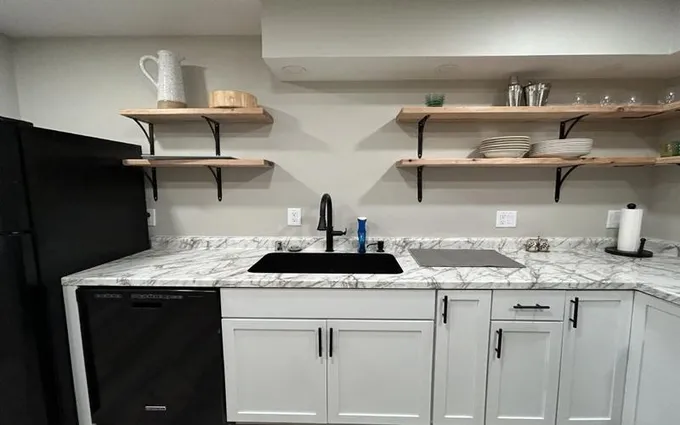 Rental listing in West, Madison. Contact the landlord or property manager direct about rental.