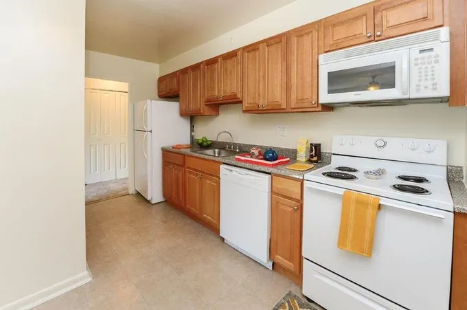 Studio - 460 sqft  Colonials Apartment Homes for Sale