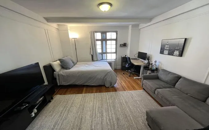 Rental listing in Chelsea, Manhattan. Contact the landlord or property manager direct about rental.