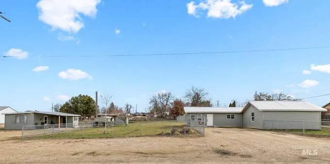 512 1st St, Notus, ID 83656  624388272 for Sale