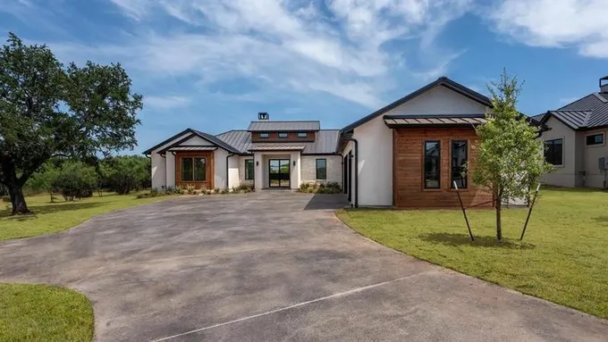 105 Yellow Bells, Horseshoe Bay, TX 78657 for Sale