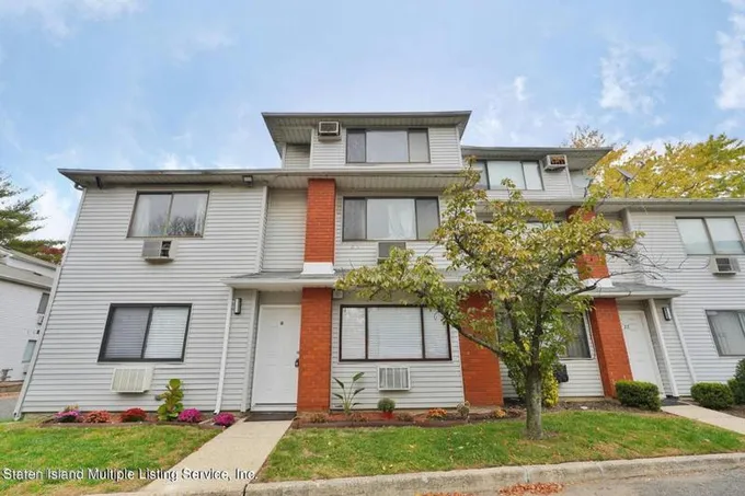 18 RICHMOND CT, Staten Island, NY 10303 Single Family Residence For Sale  MLS# 2400752