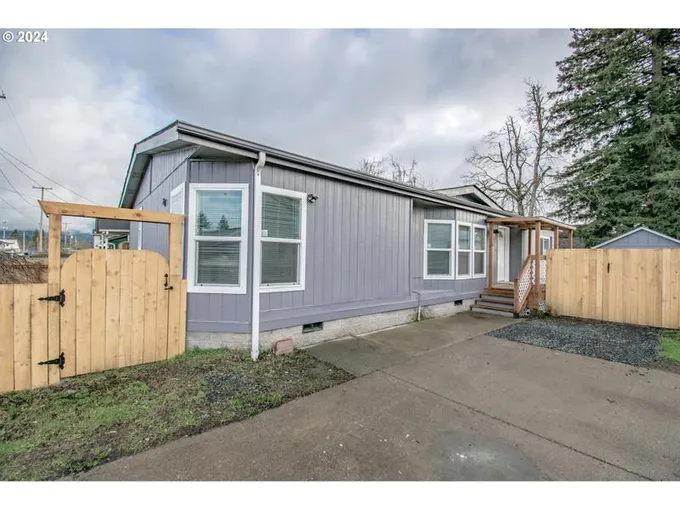 247 37TH ST, Springfield OR 97478 for Sale