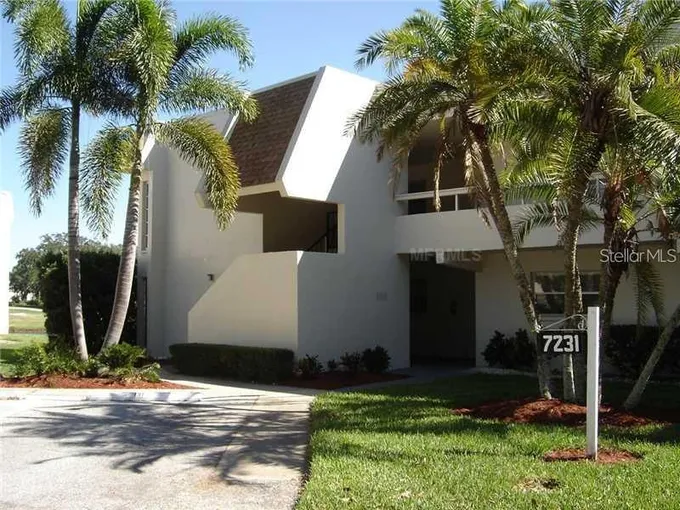 7231 West Country Club Drive North, Unit 132, Sarasota, FL 34243 for Rent