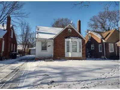 Lakepointe St for Sale