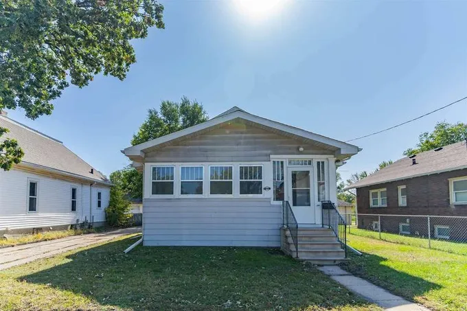 68 E Parker, Waterloo, IA 50703  624545099 for Sale