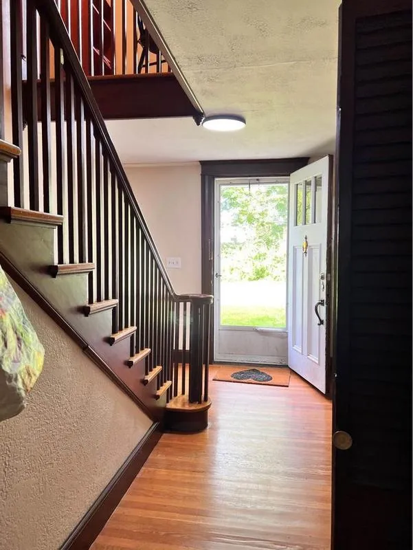 Furnished Hadley, Greater Springfield room for rent in 5 Bedrooms, Apartment for 900 per month. Room ID 4739682
