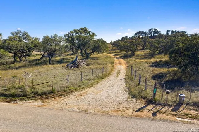1954 English Crossing Road, Bandera, TX 78003 for Sale