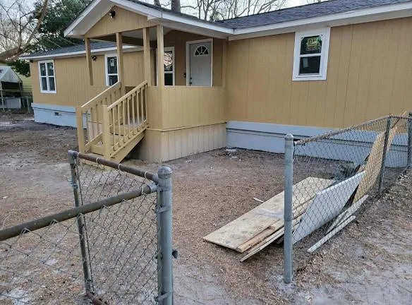 1000 Ravenwood Dr - Sumter, SC 29154 - Home For Rent