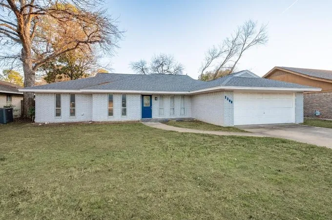 1308 Ashbury Dr, Arlington, TX 76015 - MLS 20527969 for Sale
