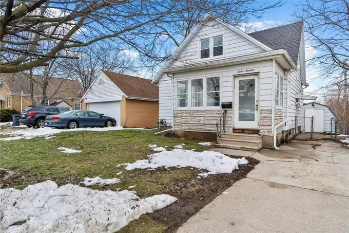 1214 8TH AVE SW, Cedar Rapids, IA 52404 Single Family Residence For Sale  MLS# 2400599