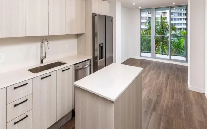 Rental listing in Miami Beach, Miami Area. Contact the landlord or property manager direct about rental.